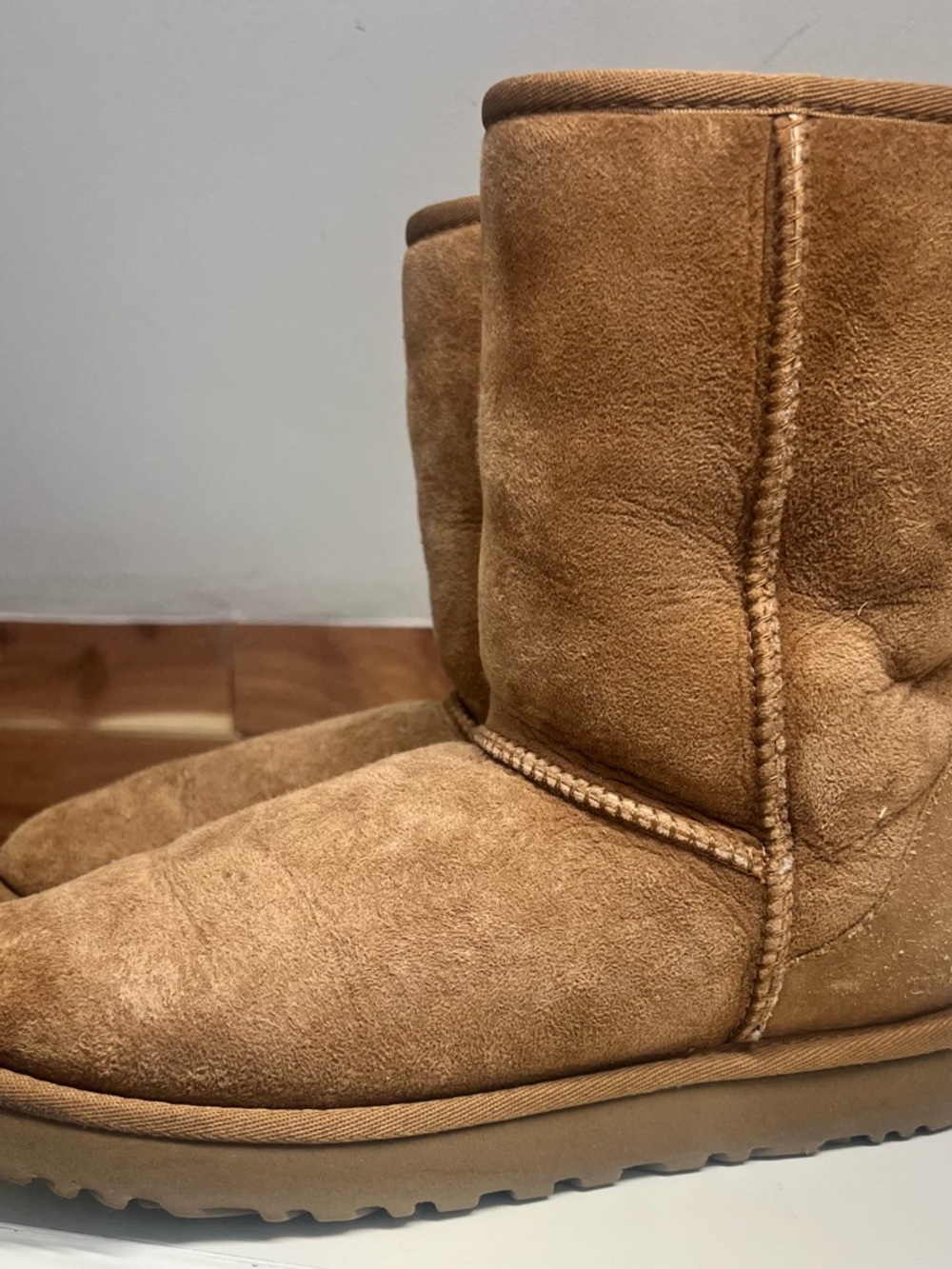 UGG Classic Short Boot in Chestnut Brown